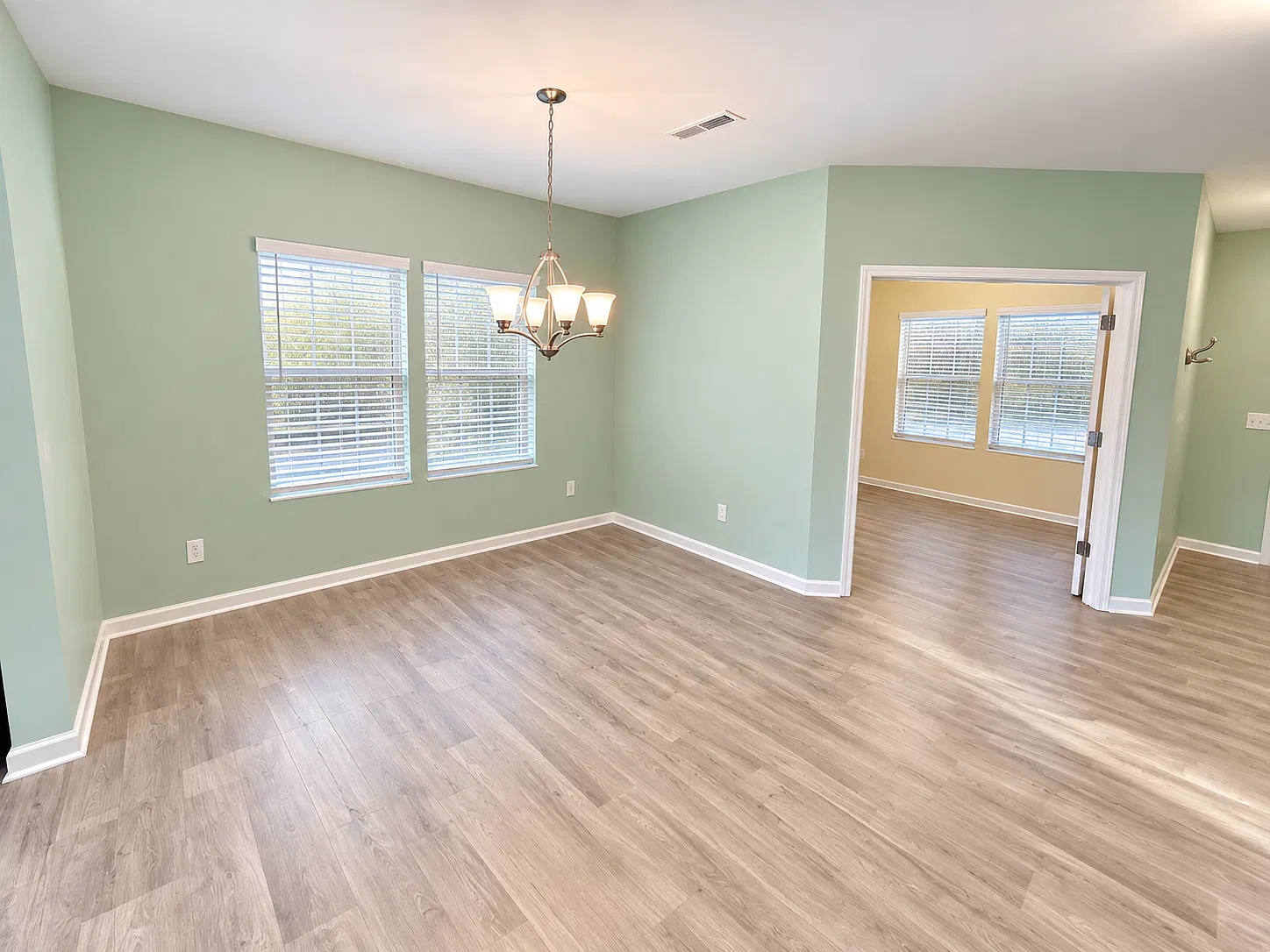 3 bed, 2527 sqft, $2,200 — Photo 4