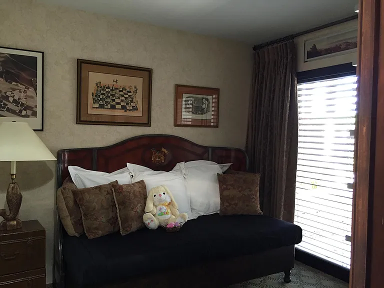 Extra room with tempurpedic mattress single bed