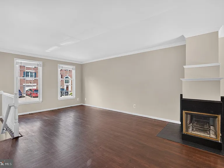 341 S Pickett St — Photo 10