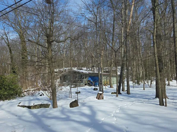 164 Rock Pool Rd, Acme, PA 15610