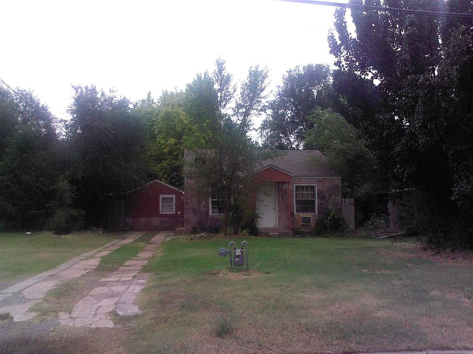 1st image of 418 SE 2nd St
