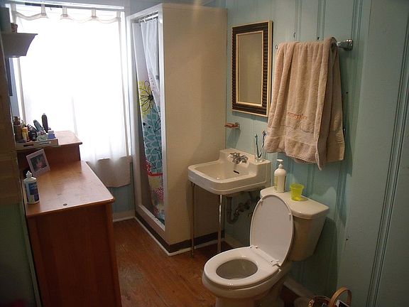 2nd image of 822 Belleforte Ave