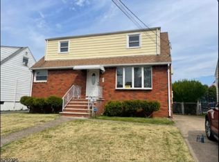 285 Martha Ave, Elmwood Park, NJ 07407