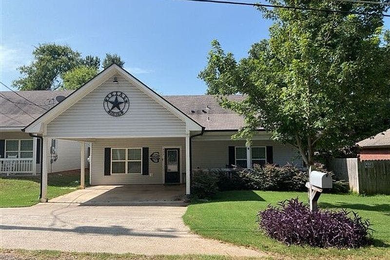 1st image of 602 Oak St