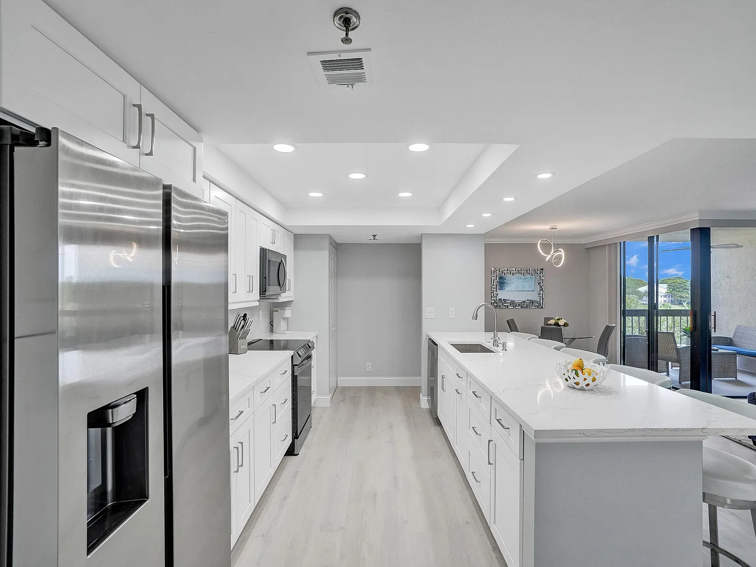2 bed, 2.0 bath, 1175 sqft, $3,800 — Photo 3