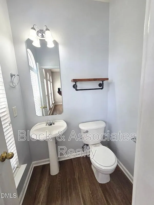 3 bed, 4.0 bath, $1,950 — Photo 4