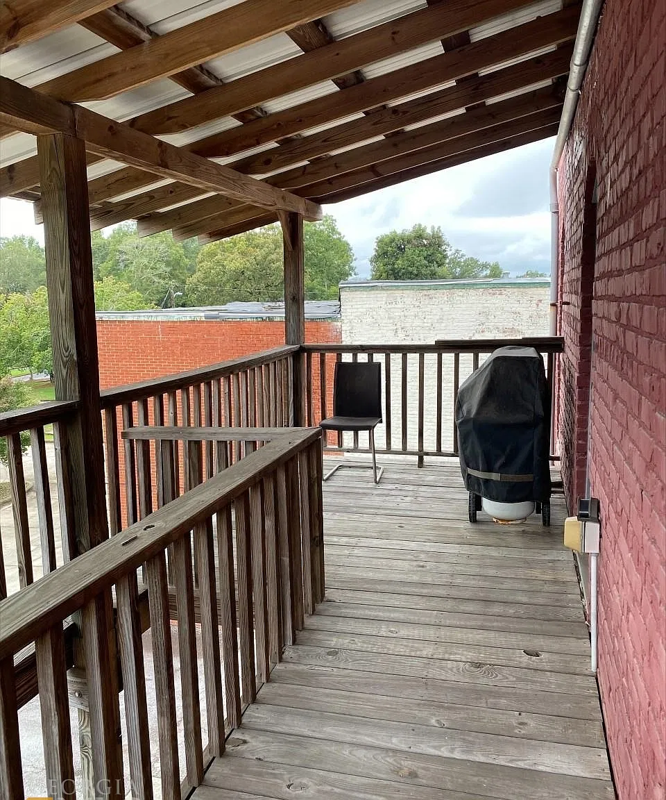 1 bed, 1.0 bath, 2400 sqft, $1,500 — Photo 4