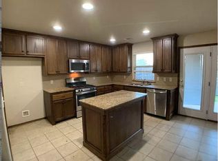 1000 Ridgeway Dr, Moore, OK 73160