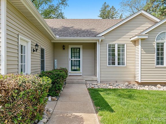 3rd image of 1683 Pinehill Dr