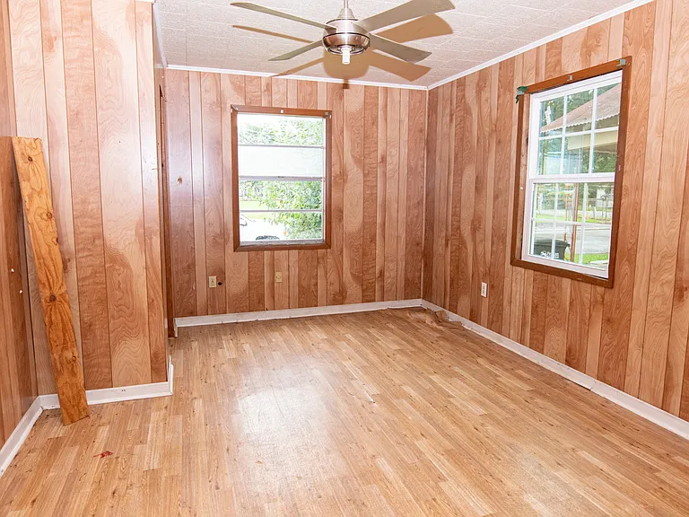 405 Johnston St — Photo 8