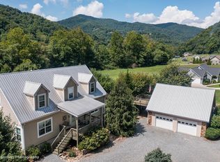 5 Albritton Ln, Whittier, NC 28789