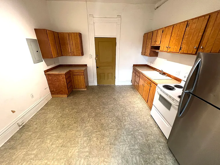 517 E. Broadway St. — Photo 10
