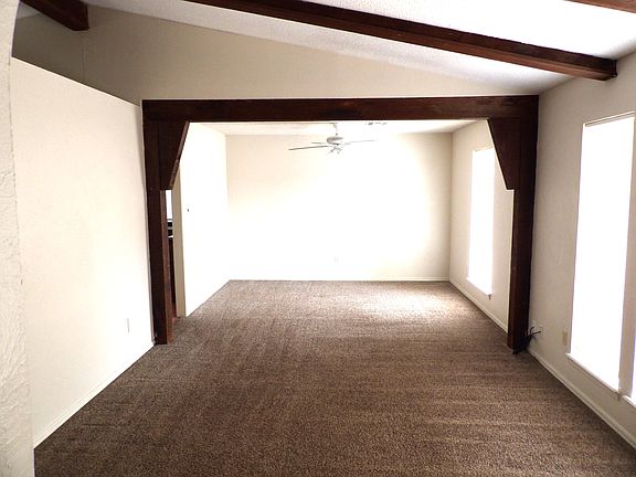 2nd image of 4632 NE Dearborn Ave