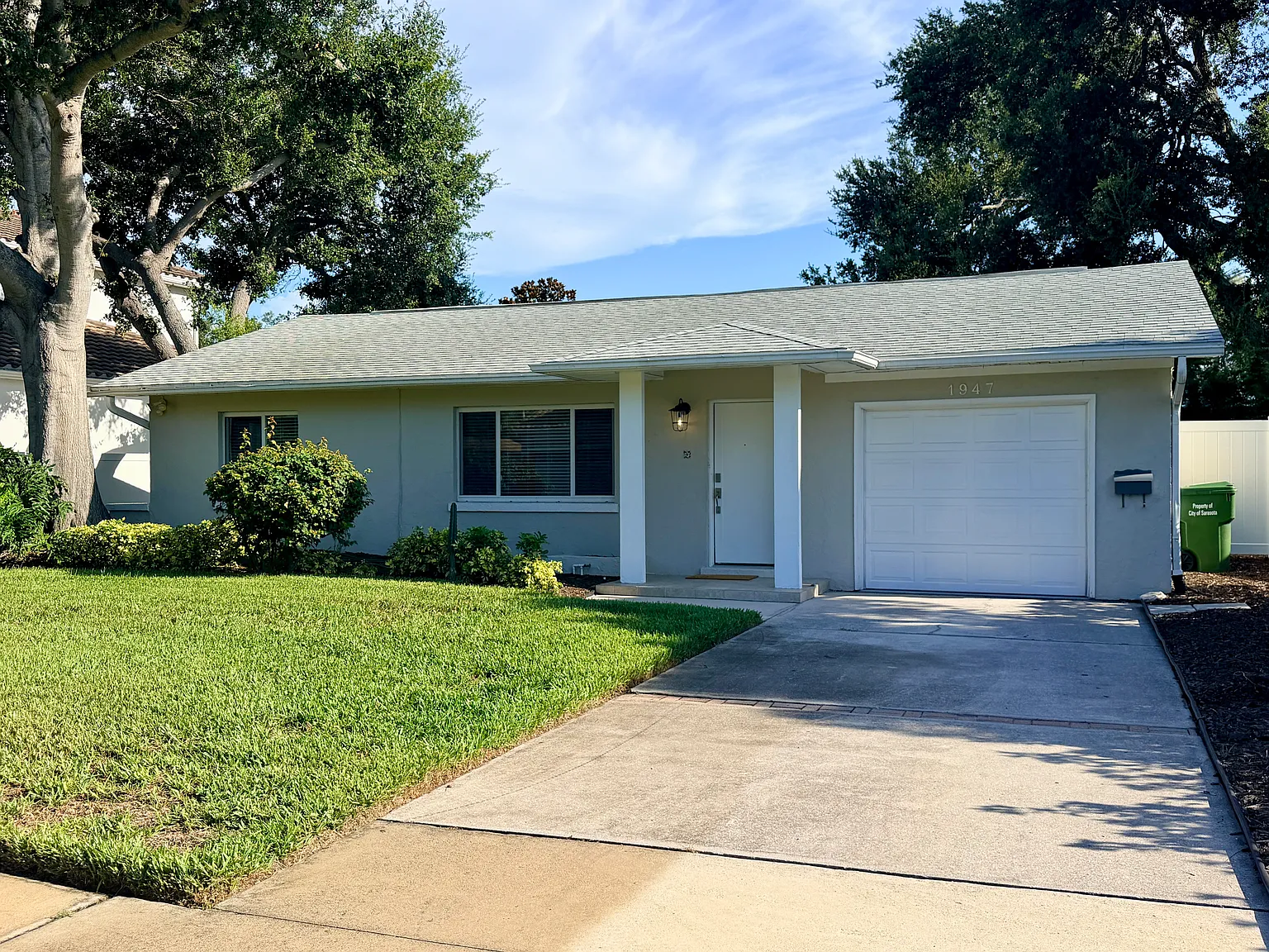1947 Magnolia St — Photo 2