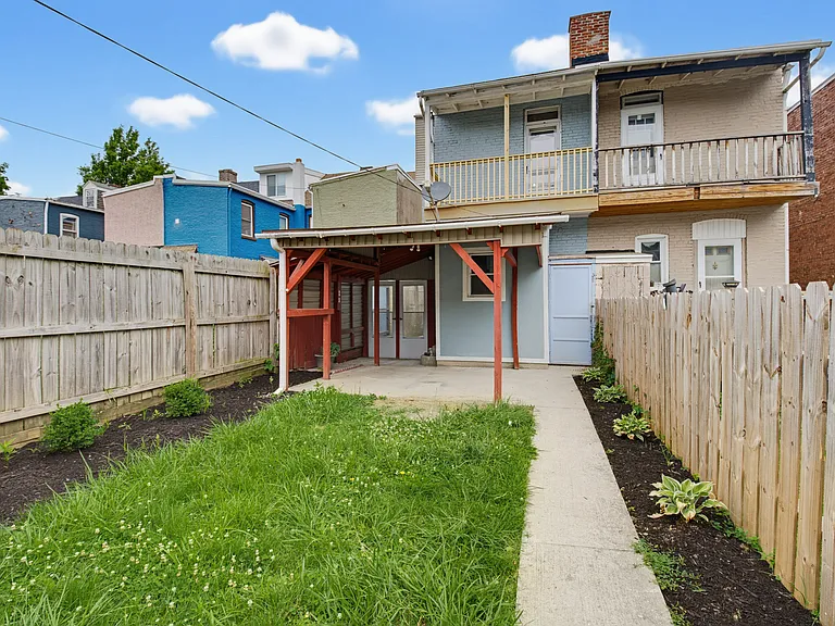 340 E Frederick St — Photo 38