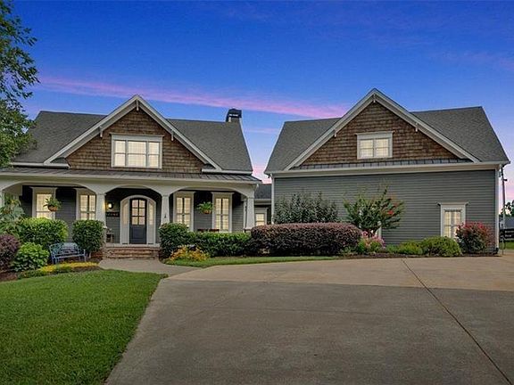 4th image of 1021 Avery Rd