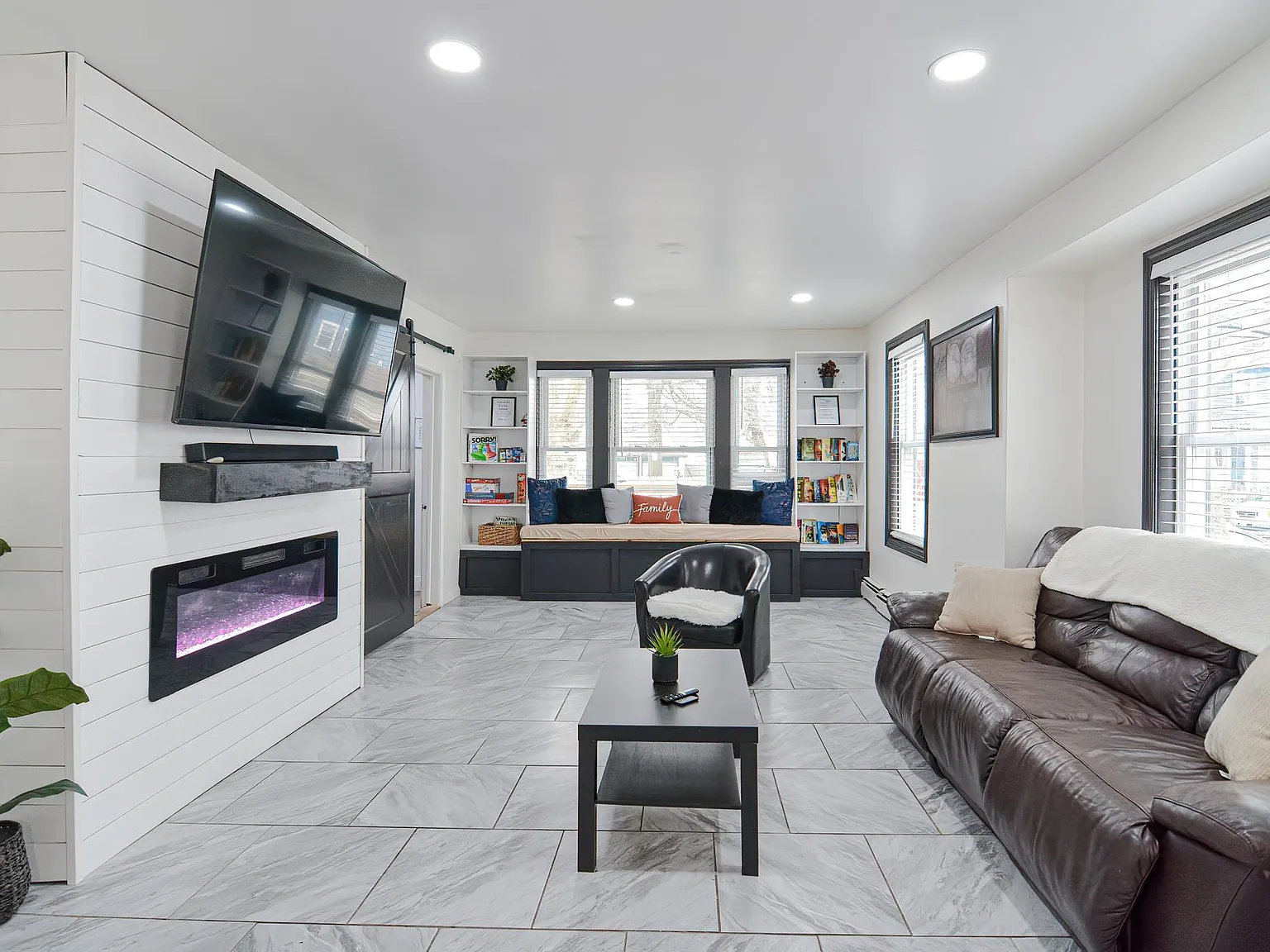 343 New York Ave — Photo 2