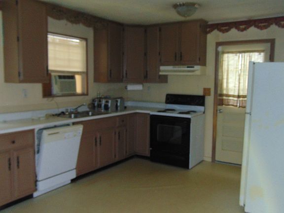 3rd image of 202 Forest Ln