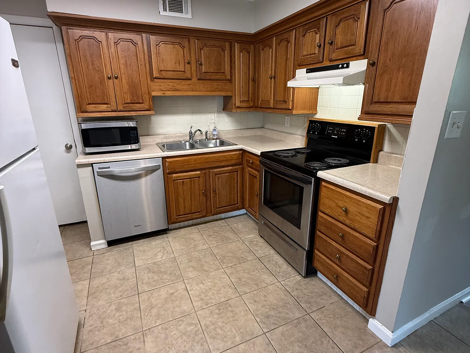 5 bed, 3000 sqft, $2,800 — Photo 1