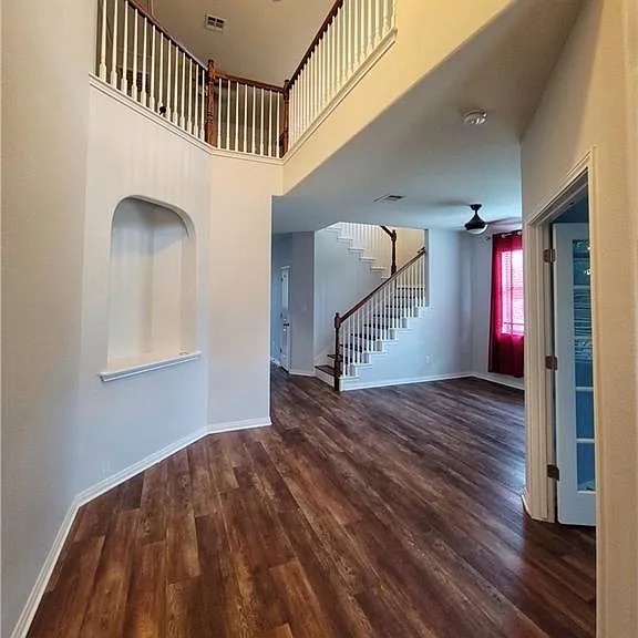 4601 Rolling Water Dr — Photo 2