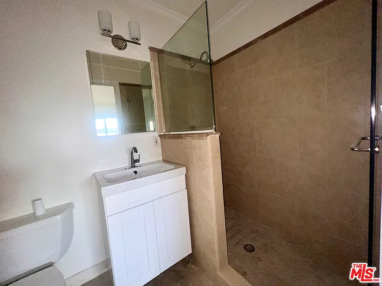 2737 S Robertson Blvd — Photo 8