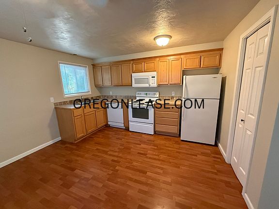 4th image of 1425 W 8th Ave APT 5