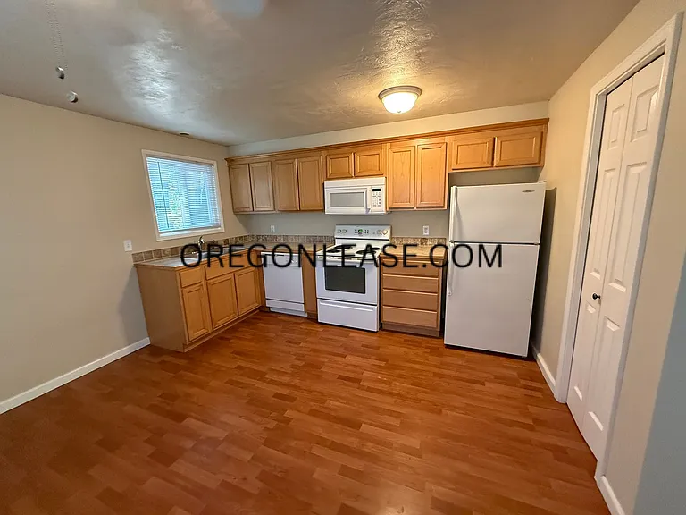 1425 W 8th Ave #5 — Photo 4