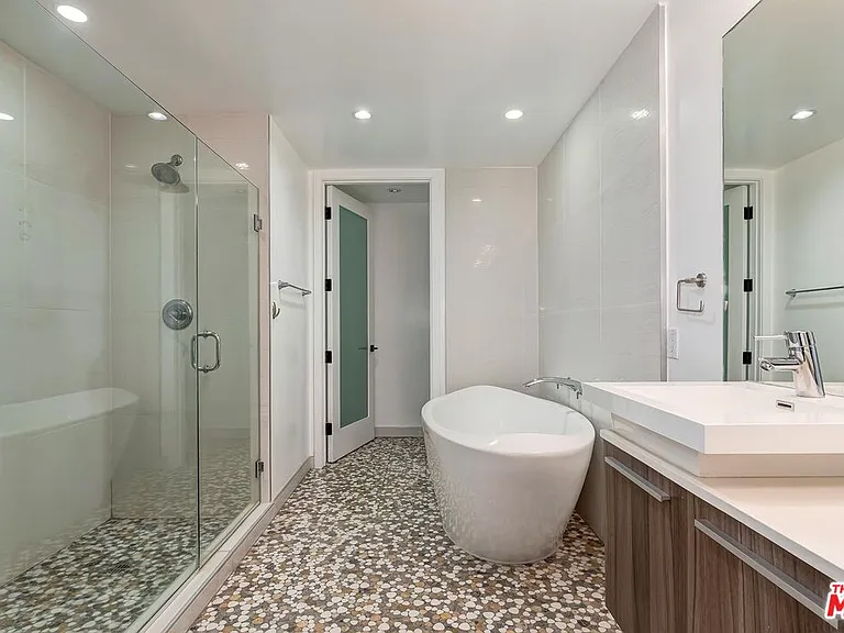 225 S Hamilton Dr #106 — Photo 23