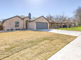 8205 Wyatt Dr, White Settlement, TX 76108