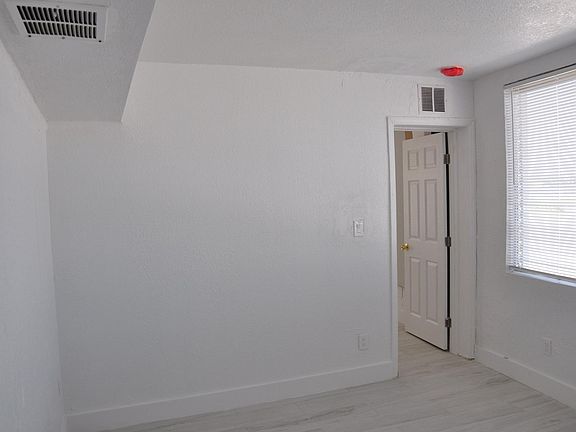 5th image of 415 S Ocean Dr #1