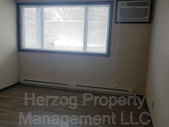 5th image of 304 Kenwood Dr APT 106