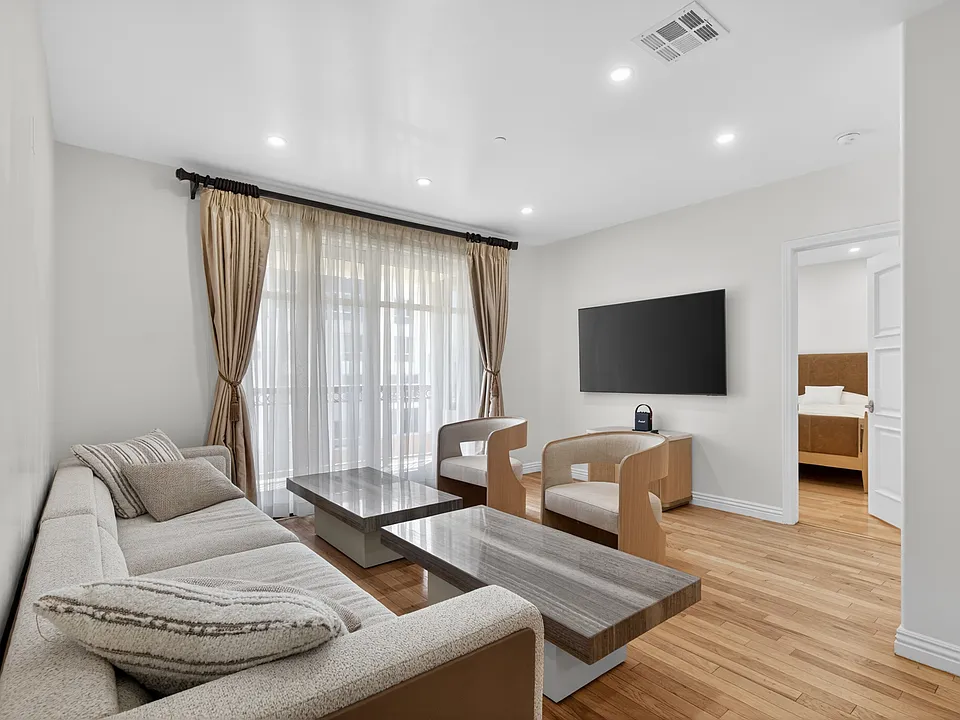 368 Caruso Ave