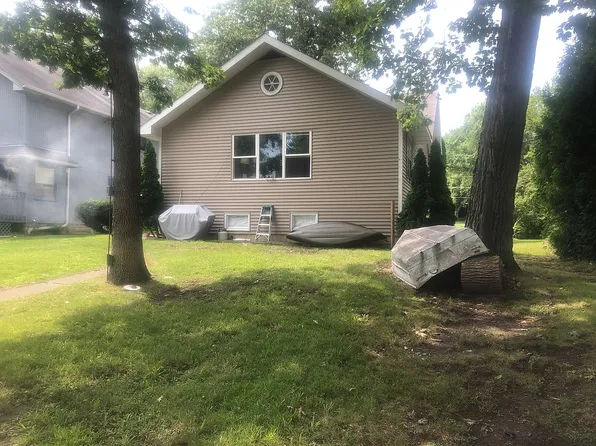 42397 N Woodbine Ave, Antioch, IL 60002