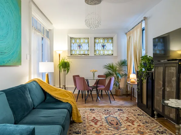 530 Manhattan Avenue image 2 of 13