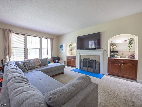 2nd image of 8856 Oakbrook Cir