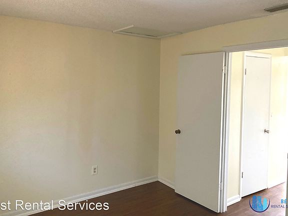 5th image of 209 NW Jefferson Cir N APT 14