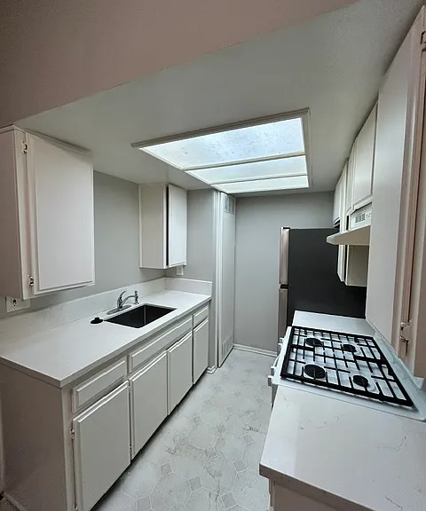 13740 Vanowen St #104 — Photo 2