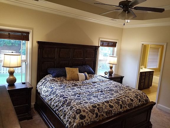 4th image of 3007 Hampstead Dr SE