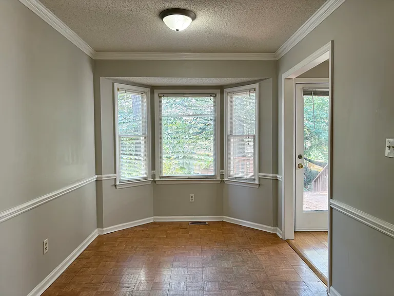 2027 Trexler Ct — Photo 3