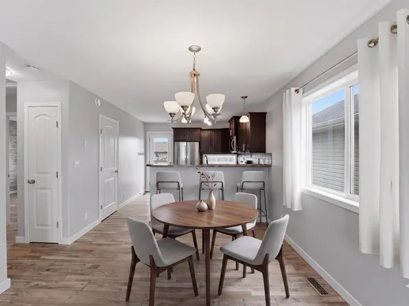 71 N Long Close, Red Deer, AB T4R 0J4