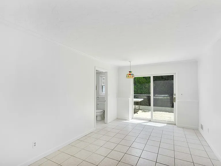 516 Knickerbocker Rd — Photo 5