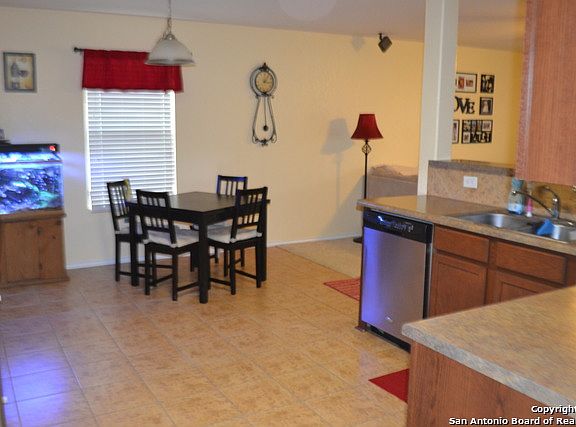 5th image of 3906 Mahogany Cv