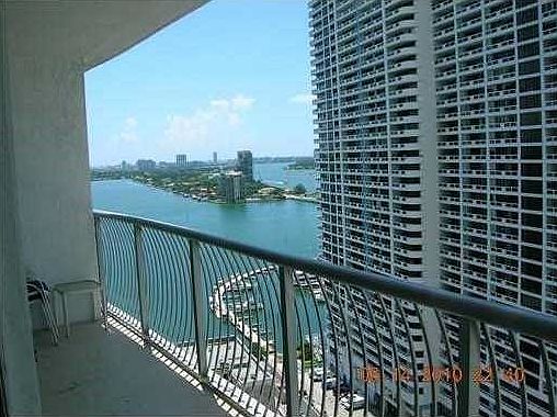 4th image of 1750 N Bayshore Dr APT 3304