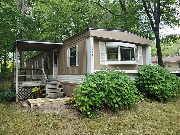 833 S Woodside Dr, White Cloud, MI 49349
