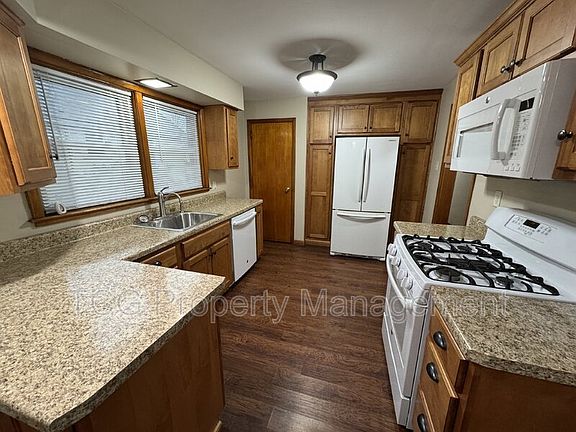 5th image of 115 Lawndale Ave
