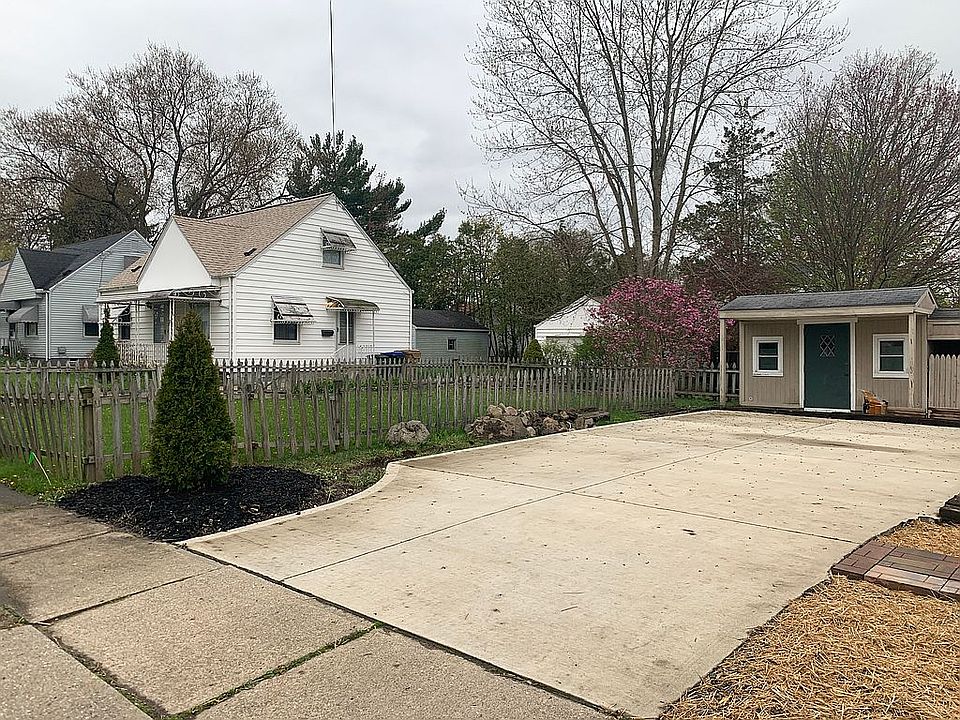 1st image of 2688 8th St