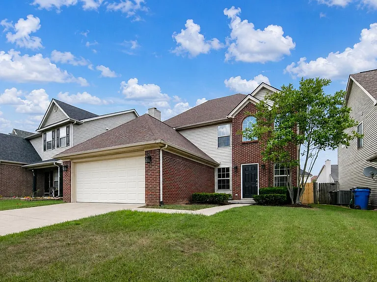 565 Wellington Gardens Dr — Photo 2