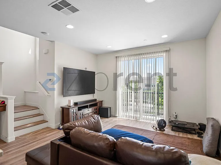 2387 Central Pkwy — Photo 13