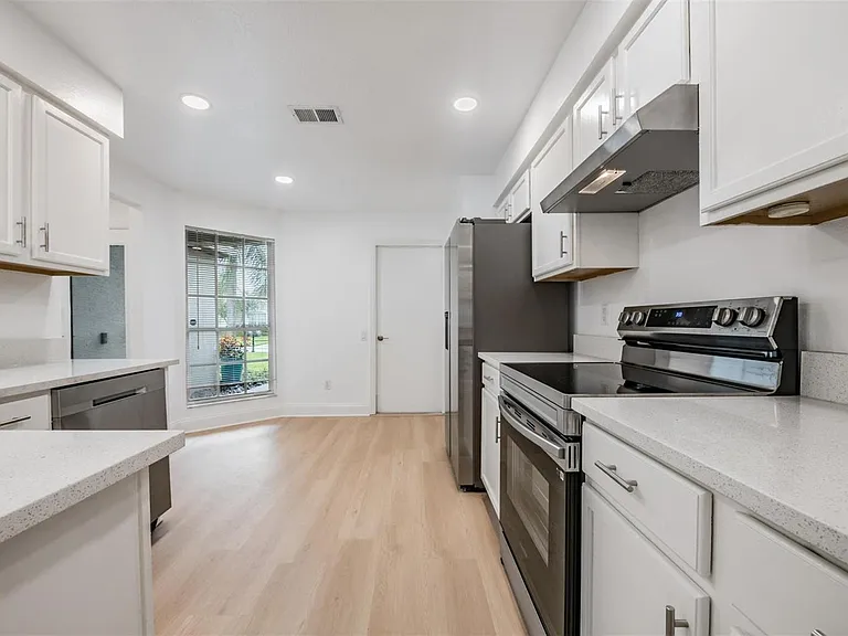 4208 Pine Isle Dr — Photo 10