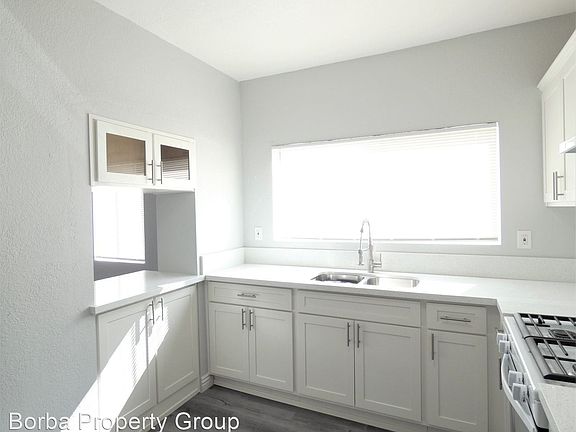 4th image of 2167 Earl Ave